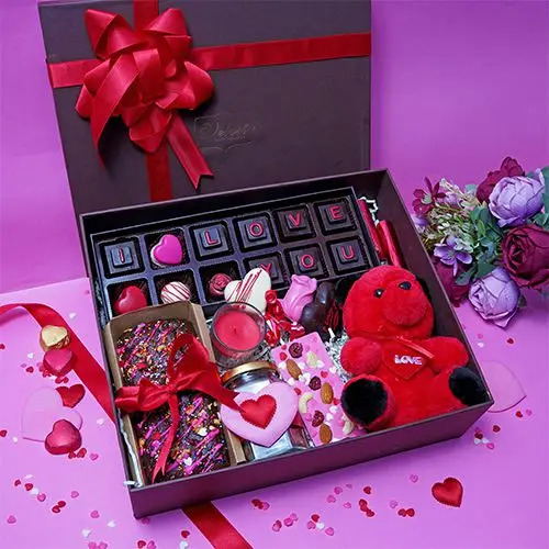 Deliver delightful valentine chocolates for loved ones to Ahmedabad Today,  Free Shipping - AhmedabadOnlineFlorists